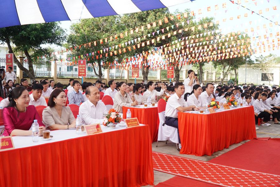 Các đại biểu dự phát động Tuần lễ học tập suốt đời tỉnh Nghệ An năm 2025. Ảnh: Hồ Lài tuan-le-hoc-tap-suot-doi-nghe-an-2.jpg