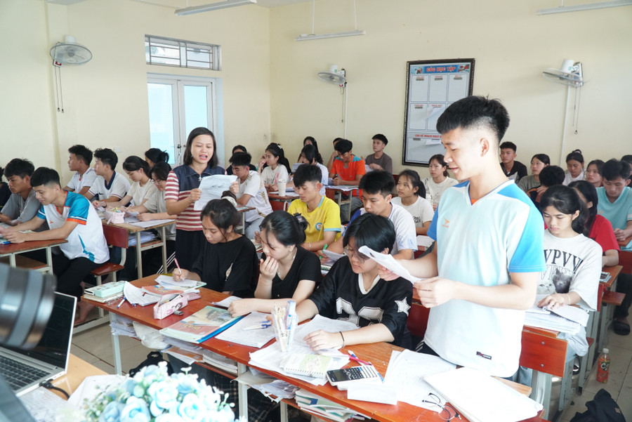 Giờ ôn thi tốt nghiệp THPT tại Trường Phổ thông Dân tộc nội trú THPT số 2 Nghệ An. Ảnh: Hồ Lài