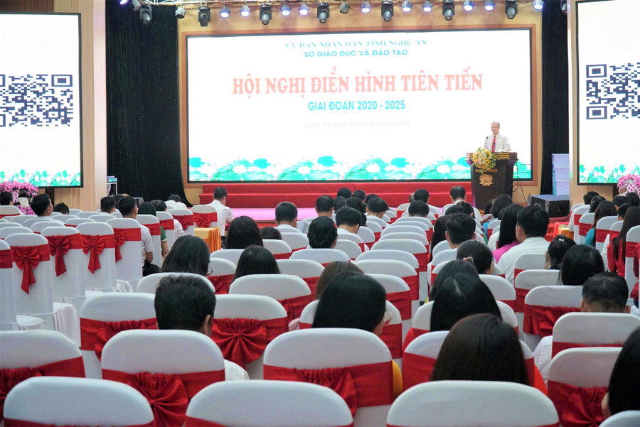 Sở GD&ĐT Nghệ An tổ chức hội nghị điển hình tiên tiến giai đoạn 2020-2025. Ảnh: Hồ Lài hoi-nghi-dien-hinh-tien-tien-2.jpg