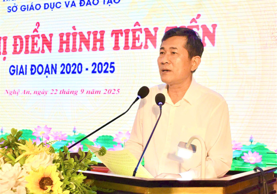 Ông Thái Văn Thành - Giám đốc Sở GD&ĐT Nghệ An phát biểu tại hội nghị. Ảnh: Hồ Lài hoi-nghi-dien-hinh-tien-tien-1.jpg