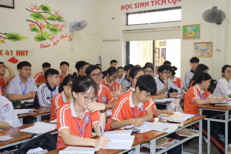 Giờ học của học sinh Trường THCS Hà Huy Tập (TP Vinh, Nghệ An). Ảnh: Hồ Lài