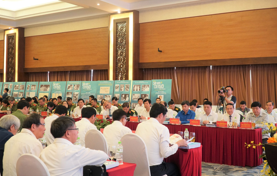 Đại diện lãnh đạo các bộ, ban, ngành Trung ương và địa phương dự hội thảo. (Ảnh: Hồ Lài) hoi-thao-khoa-hoc-chu-tich-ho-chi-minh-4.jpg
