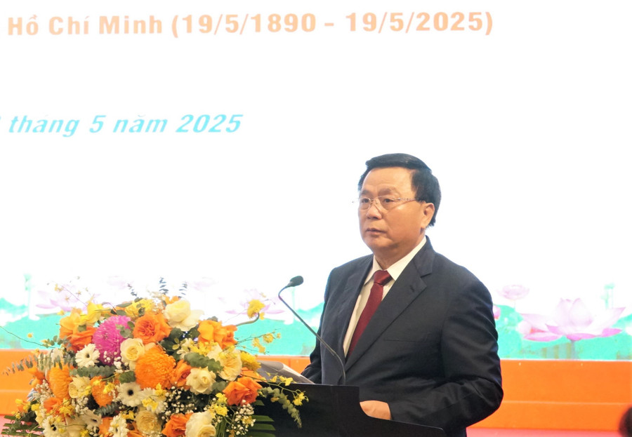 GS.TS. Nguyễn Xuân Thắng, Giám đốc Học viện Chính trị Quốc gia Hồ Chí Minh, Chủ tịch Hội đồng Lý luận trung ương phát biểu tại hội thảo. hoi-thao-khoa-hoc-chu-tich-ho-chi-minh-3.jpg