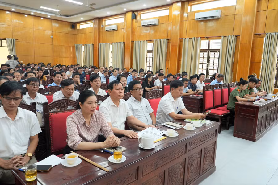 hoi-nghi-trien-khai-thi-tot-nghiep-2.jpg