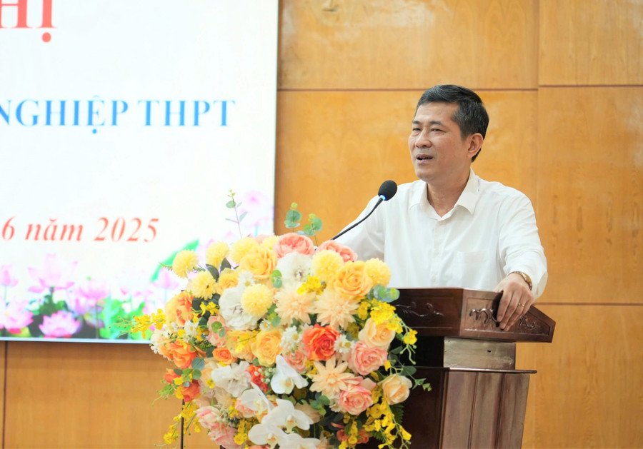 Ông Thái Văn Thành - Giám đốc Sở GD&ĐT Nghệ An phát biểu tại hội nghị. Ảnh: Hồ Lài hoi-nghi-trien-khai-thi-tot-nghiep-3.jpg