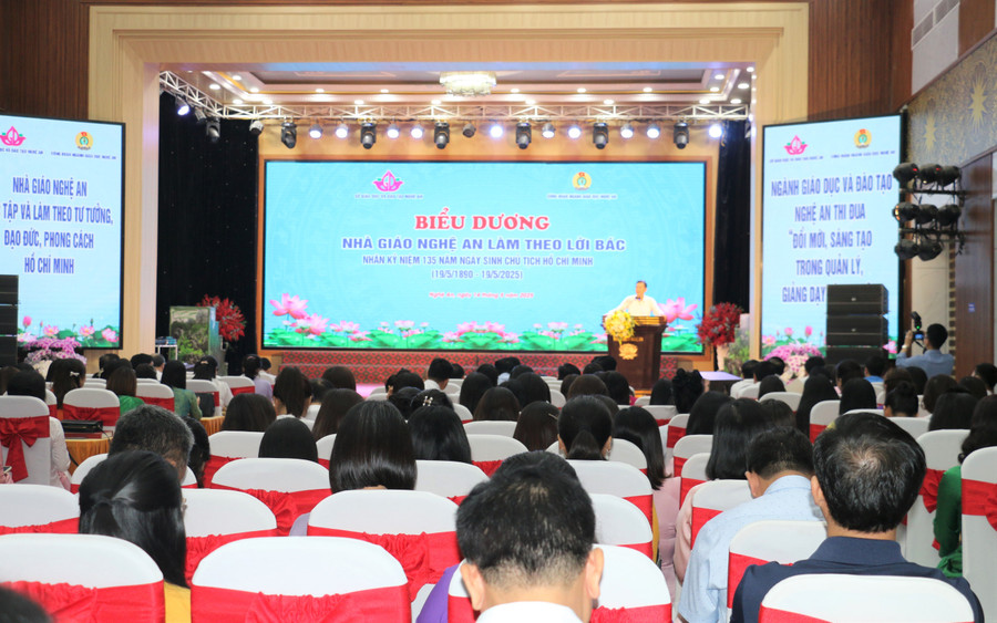 Ngành giáo dục Nghệ An tổ chức biểu dương nhà giáo làm theo lời Bác. Ảnh: Hồ Lài bieu-duong-nha-giao-lam-theo-loi-bac-1.jpg