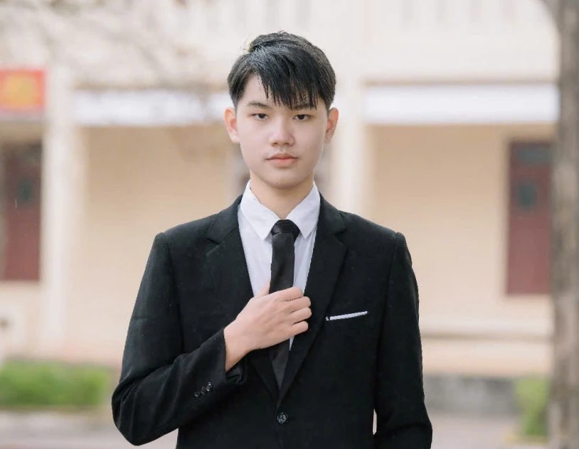 Nguyễn Đức Lương, học sinh lớp 12T1, Trường THPT Đô Lương 3 (Nghệ An) đạt thủ khoa Kỳ thi đánh giá tư duy của Đại học Bách khoa Hà Nội năm 2025. Ảnh: NVCC
