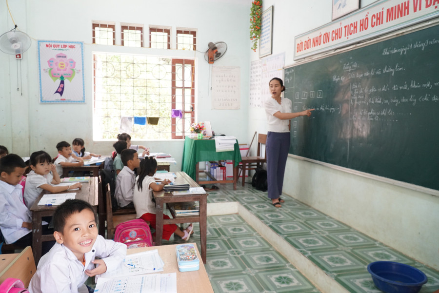Việc giao trách nhiệm tuyển dụng, tiếp nhận, sử dụng, điều động giáo viên cho Sở GD&ĐT Nghệ An nhằm giải quyết tình trạng thiếu đội ngũ trong năm học mới 2025-2026. Ảnh: Hồ Lài sn109210.jpg