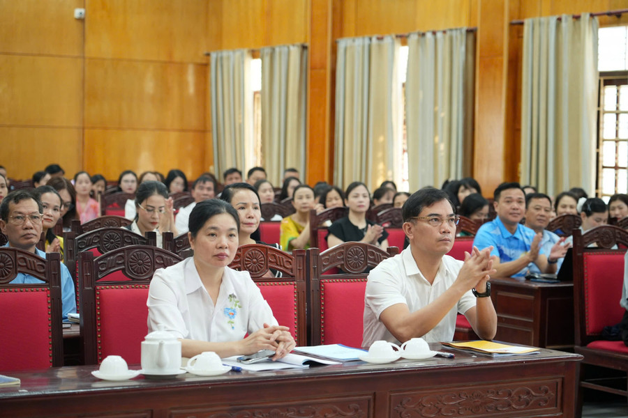 Các đại biểu tham dự hội nghị. Ảnh: Hồ Lài tieng-anh-tang-cuong-3.jpg