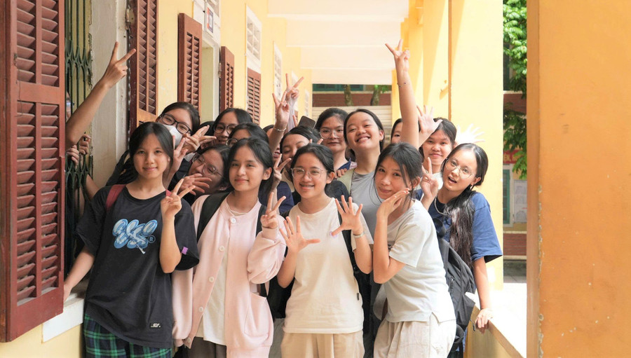 Các bạn học sinh lớp 12D1 Trường THPT Đô Lương 1 (huyện Đô Lương, Nghệ An) tự tin bước vào kỳ thi tốt nghiệp. Ảnh: Hồ Lài lam-bai-thi-mon-ngu-van-3.jpg