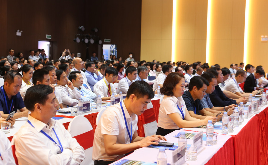 Các chuyên gia, bác sĩ, nhà khoa học tham gia hội nghị khoa học. Ảnh: Hồ Lài hoi-nghi-dieu-tri-ung-thu-3.jpg
