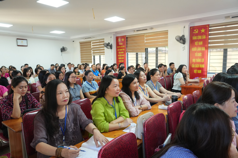 Giám thị được lưu ý thực hiện quy định, đề phòng gian lận công nghệ cao. Ảnh: Hồ Lài thi-lop-10-nghe-an-3.jpg