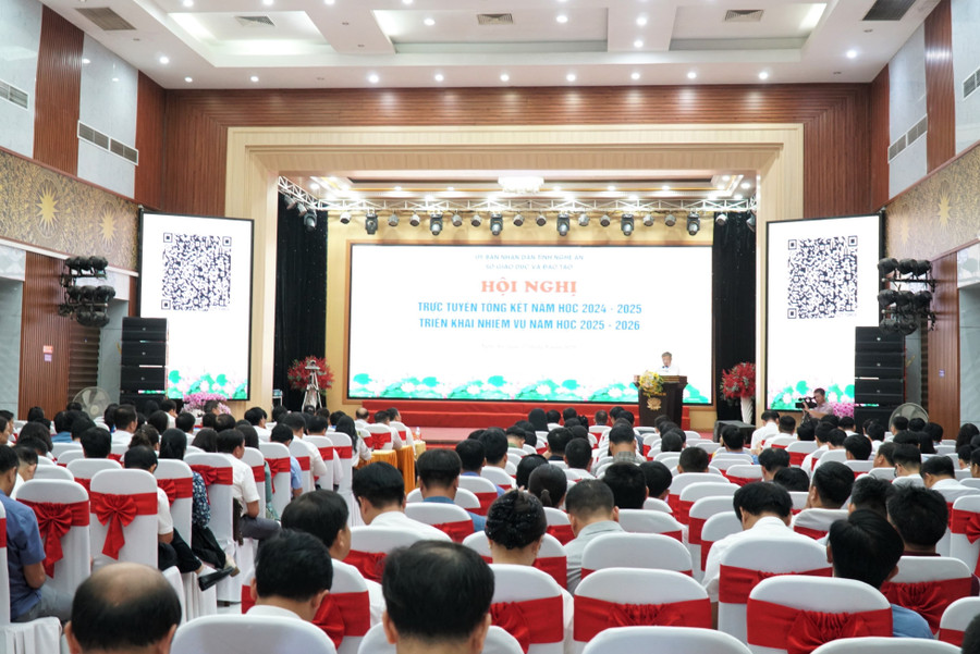 Hội nghị tổ chức trong bối cảnh chính quyền địa phương 2 cấp tác động lớn đến công tác quản lý, triển khai nhiệm vụ giáo dục. Ảnh: Hồ Lài tong-ket-nam-hoc-1.jpg