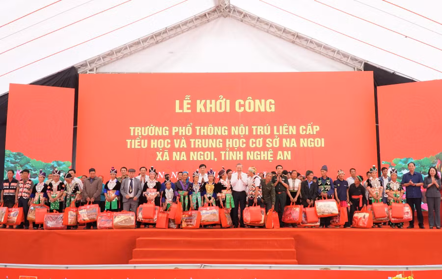 khoi-cong-truong-lien-cap-na-ngoi-11.jpg