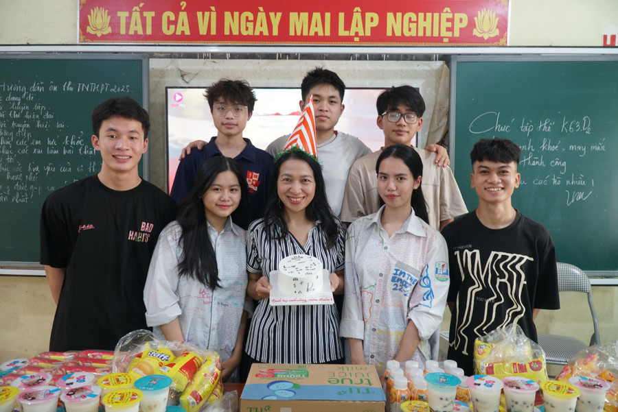 Buổi học cuối cùng môn Toán với lời chúc ngọt ngào dành cho sĩ tử khóa 63 Trường THPT Đô Lương 1 (huyện Đô Lương, Nghệ An). Ảnh: Hồ Lài nghe-an-san-sang-thi-tot-nghiep-2025-7.jpg