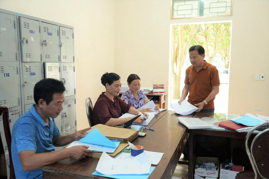 Các trường rà soát hồ sơ dự thi của thí sinh, văn phòng phẩm cho kỳ thi. Ảnh: Hồ Lài nghe-an-san-sang-thi-tot-nghiep-2025-5.jpg