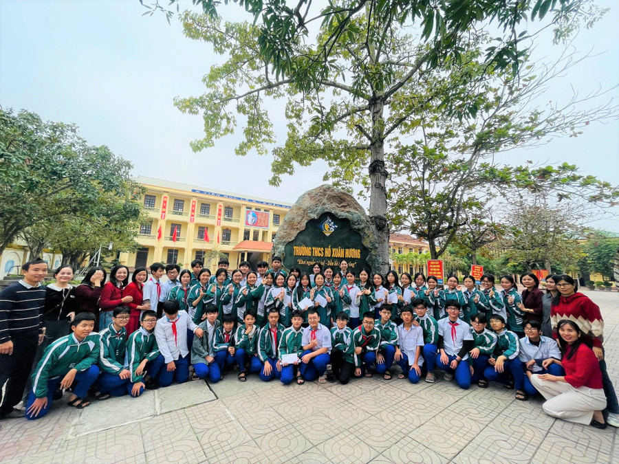 Đội tuyển dự thi học sinh giỏi tỉnh lớp 9 của Trường THCS Hồ Xuân Hương (xã Quỳnh Lưu, Nghệ An). Ảnh: NTCC truong-thcs-ho-xuan-huong.jpg