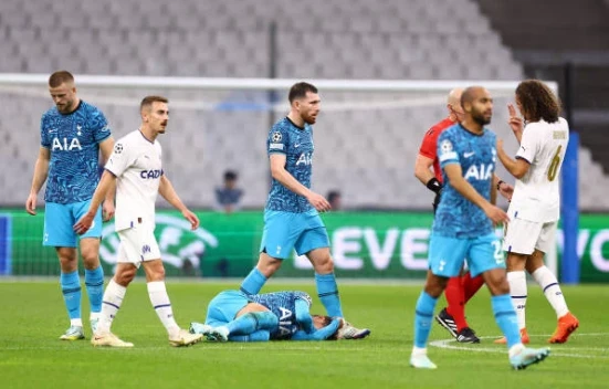 Son Heung-min đã bị rạn xương gò má sau va chạm ở Champions League.