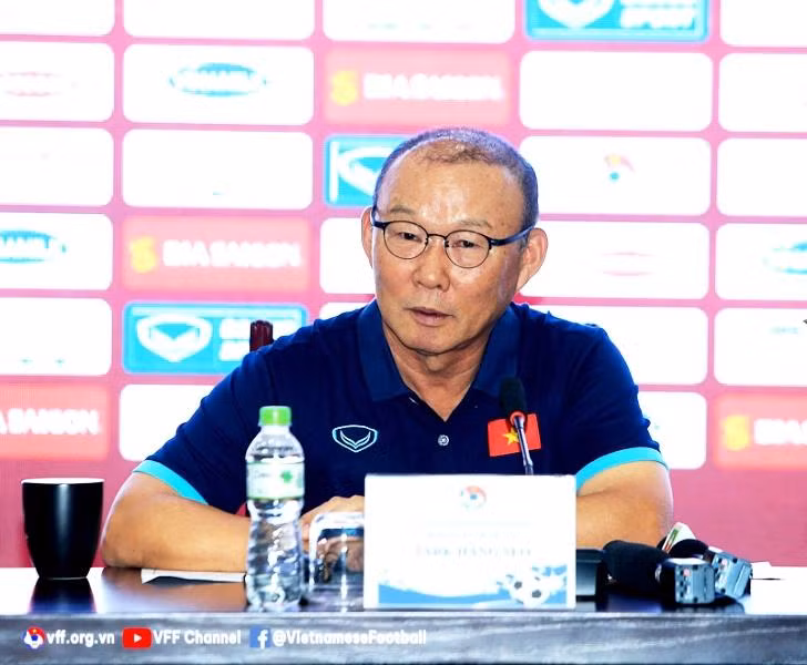 HLV Park Hang Seo hài lòng với chiến thắng trước Dortmund.