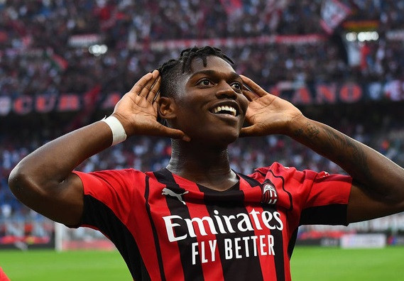 Rafael Leao nhận được sự quan tâm đặc biệt của PSG.