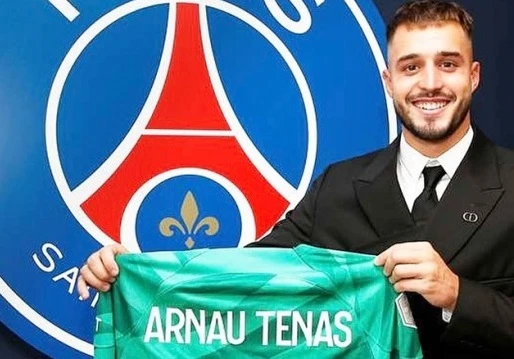 Arnau Tenas gia nhập PSG theo dạng chuyển nhượng tự do.