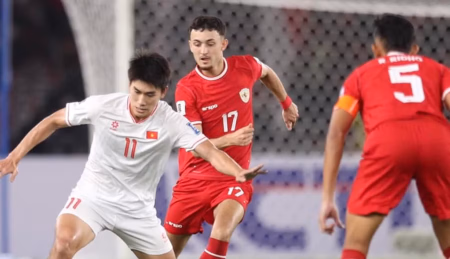 Tuyển Việt Nam thua cay đắng trên sân Bung Karno của Indonesia.