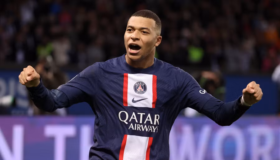 Mbappe ở lại PSG với nhiều lợi ích.