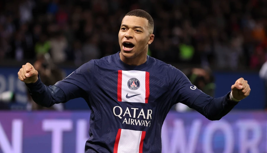 Mbappe ở lại PSG với nhiều lợi ích.