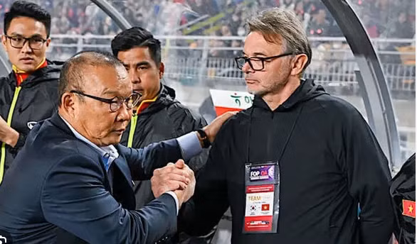 HLV Troussier gây thất vọng với thành tích yếu kém của đội tuyển Việt Nam.