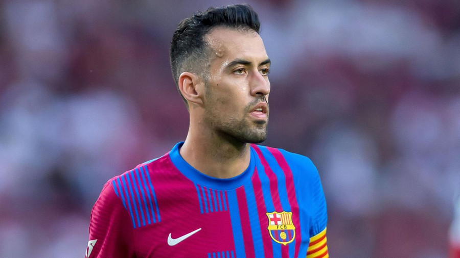 Busquets được đồn đoán sắp rời Barca.