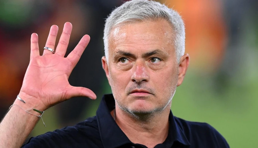 Mourinho muốn chiêu mộ Dalot của Man United trong năm tới.