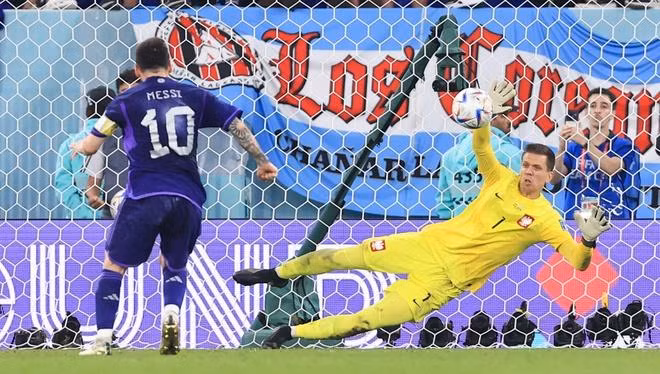 HLV Argentina không hài lòng với FIFA sau trận thắng Ba Lan.