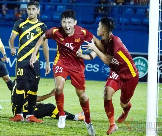 U19 Việt Nam vào bán kết U19 quốc tế sau chiến thắng trước U19 Malaysia.