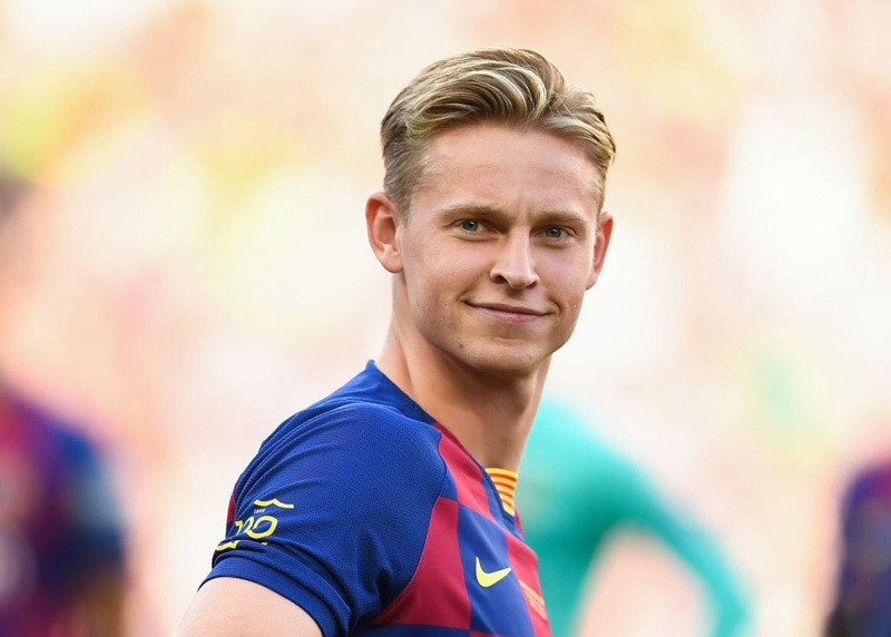 De Jong hiện vẫn đang nằm trong kế hoạch chiêu mộ của Man United.