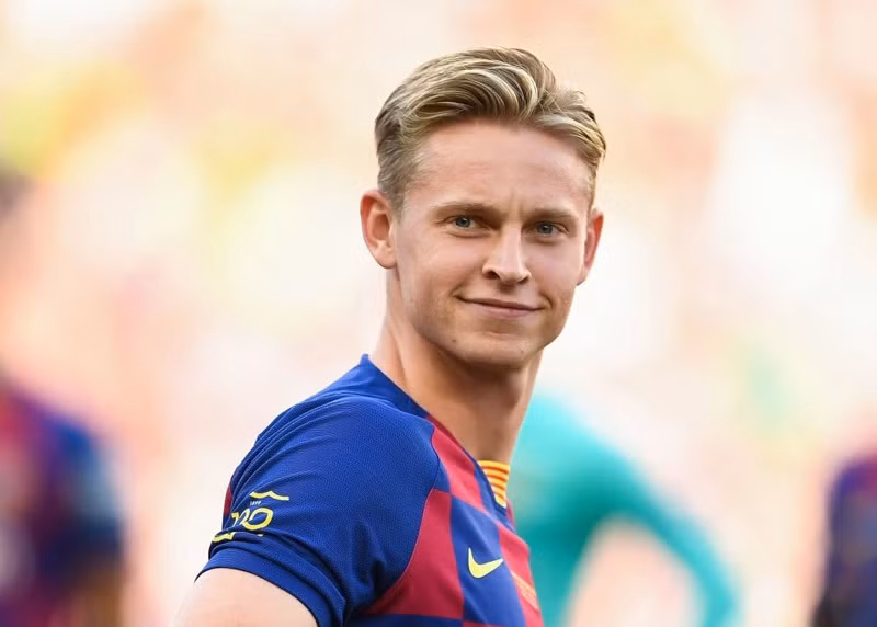 De Jong hiện vẫn đang nằm trong kế hoạch chiêu mộ của Man United.