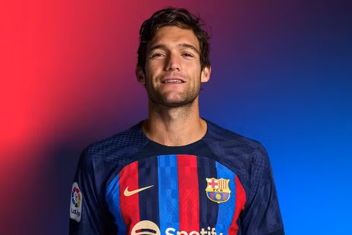 Marcos Alonso chính thức gia hạn hợp đồng với Barca.
