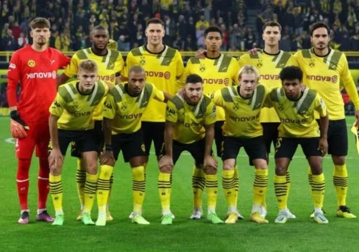 Vé trận Việt Nam và Dortmund khá cao so với giải V.League.