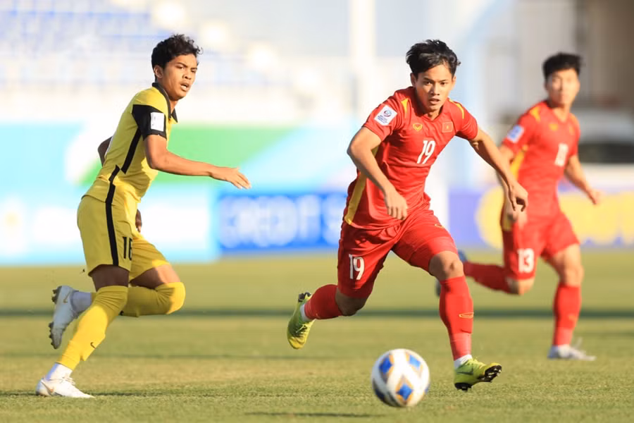 U23 Việt Nam vào tứ kết U23 châu Á với ngôi nhì bảng C.