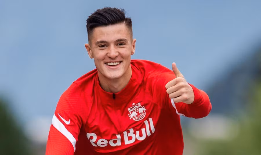 Benjamin Sesko lọt tầm ngắm của Man United.