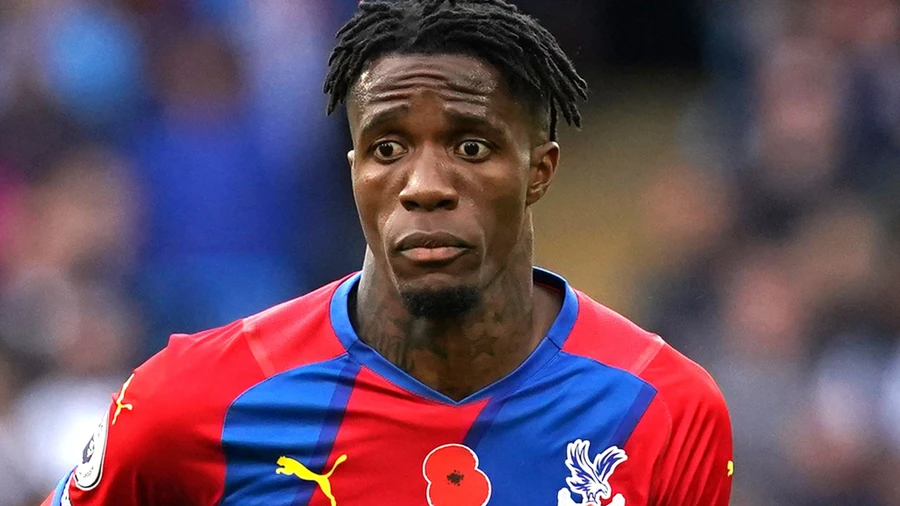 Wilfried Zaha lọt tầm ngắm của Barca.