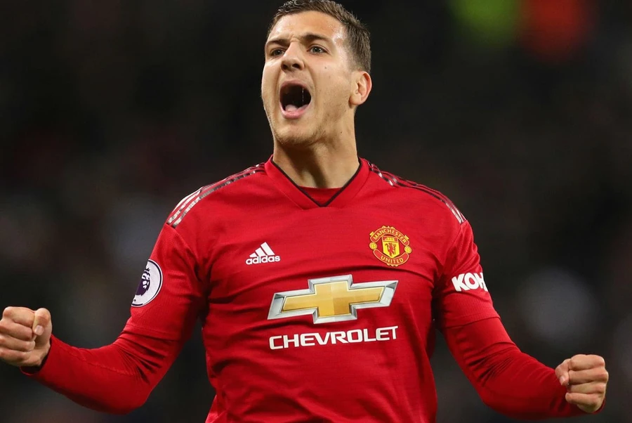 Dalot của MU lọt tầm ngắm của Barca.