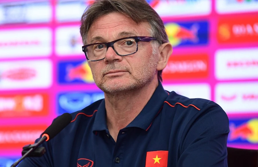 HLV Troussier tỏ ra hào hứng với mục tiêu World Cup của bóng đá Việt Nam.