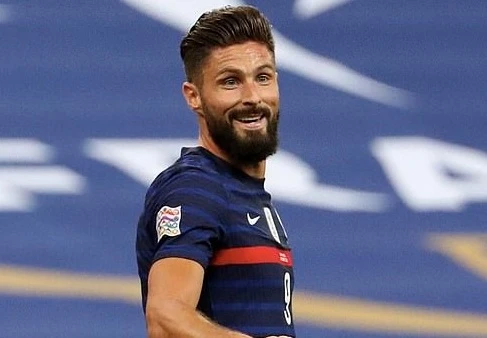 Olivier Giroud lọt tầm ngắm của Man United.