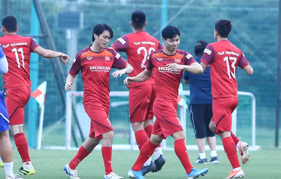 Tuyển Việt Nam thiếu vắng nhiều cầu thủ ở trận gặp tuyển Lào.