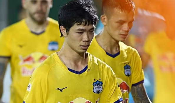 Công Phượng gây thất vọng khi sút hỏng Pen ở trận gặp Sài Gòn FC.