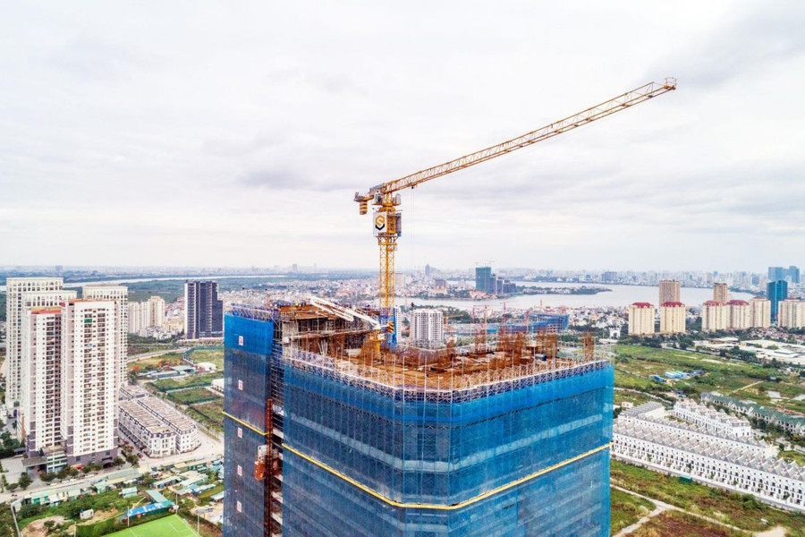 Sunshine Golden River chính thức cất nóc, gấp rút thi công hoàn thiện