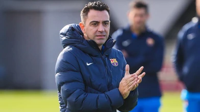 Xavi được thuyết phục ở lại Barca.