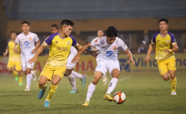 Nam Định đả bại Hà Nội FC trên sân Hàng Đẫy.