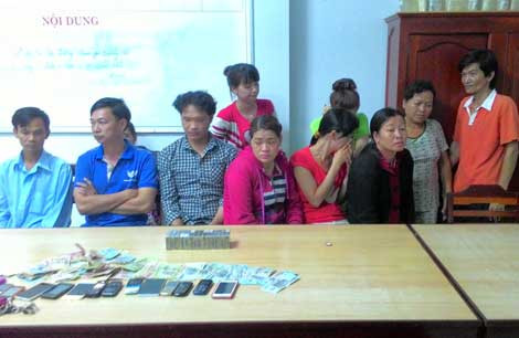 Tạm giữ nhiều ‘quý bà’ tại sòng bạc ảnh 1 Tạm giữ nhiều ‘quý bà’ tại sòng bạc ảnh 1