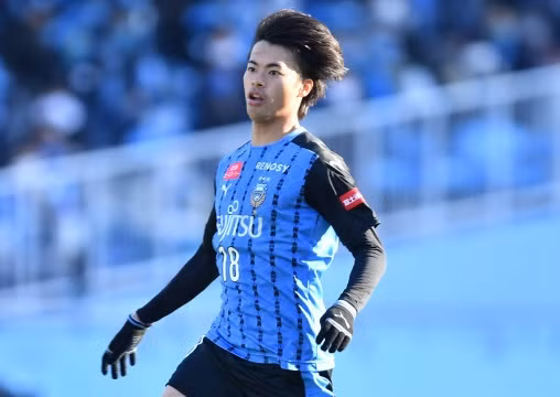 Kaoru Mitoma lọt tầm ngắm của Man City.